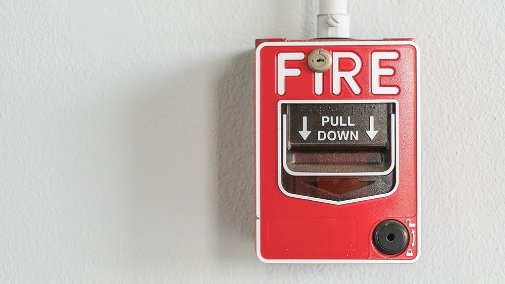 Suntem autorizați pentru proiectarea sistemelor de semnalizare, alarmare și alertare în caz de incendiu